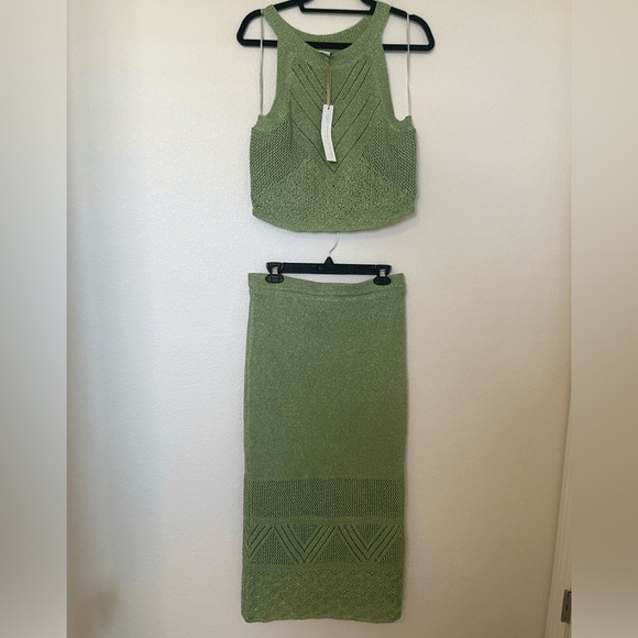 NWT HOUSE OF HARLOW 1960 Women’s Green Shimmer 2 Piece Set Top and Skirt Size S - Picture 3 of 15